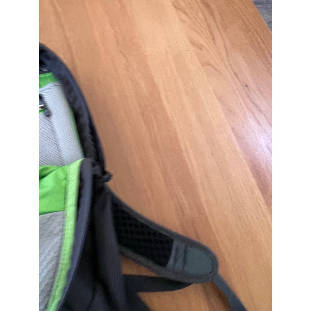 Osprey Meridian Detachable Day Pack Backpack Very Nice Camping Travel - Picture 5 of 8